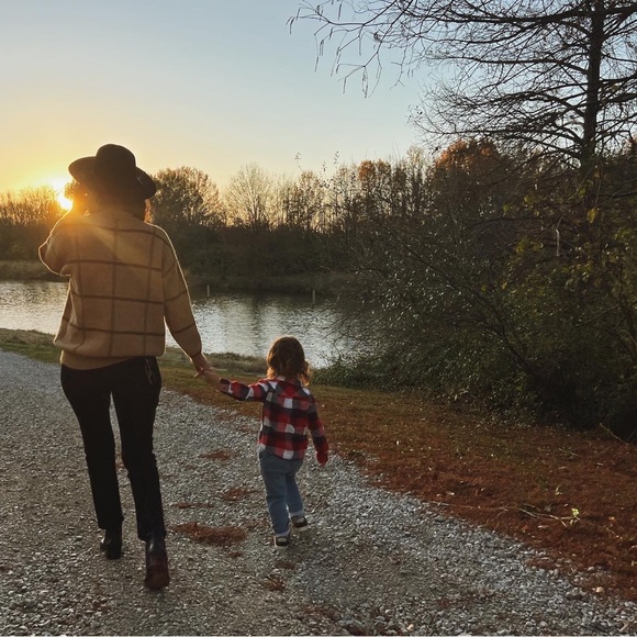 Meet your posher, Rita - Picture 3 of 4